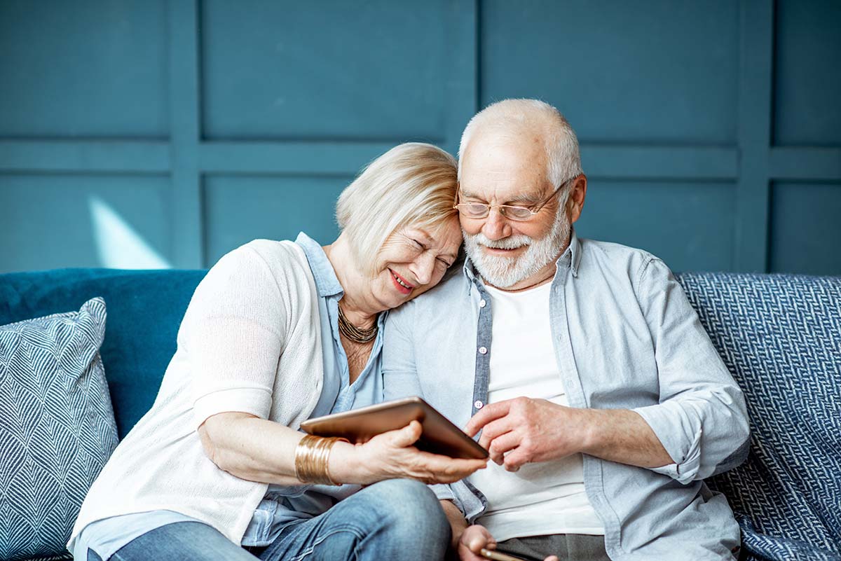 Tips For Finding Love When You Are A Senior And Single - Conservatory Senior  Living
