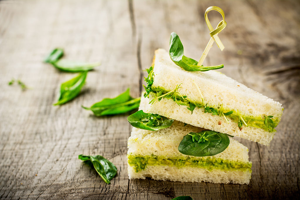 Six Finger Food Options If Your Loved One With Dementia Struggles