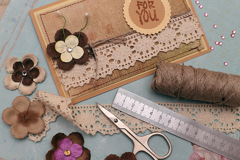 Tools and material for beginners, discovering scrapbooking