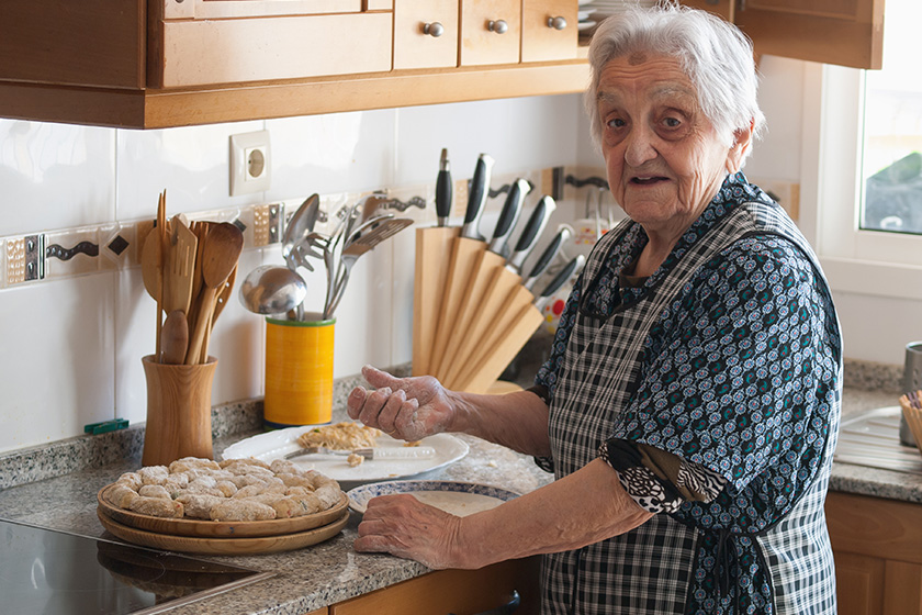 Kitchen Safety Tips For Your Elderly Loved One - Discovery Village